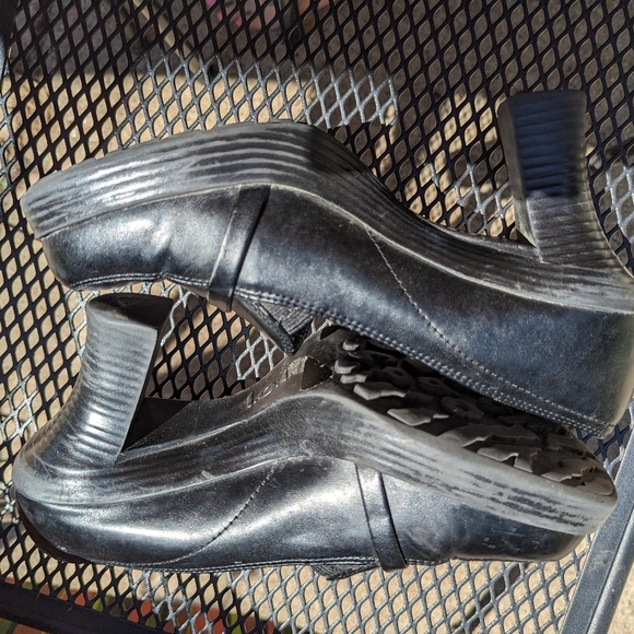 l.e.i. 8 black "leather" loafer heels with bow - Picture 6 of 9